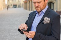 podnikatel s mobilem
